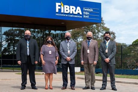 Diretores da Fibra com o novo DGB. Foto: Rubens Fraulini/Itaipu Binacional.