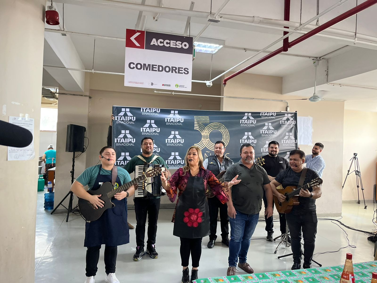 ITAIPU celebra el Día de la Madre con una serenata en el comedor del  Mercado 4 | ITAIPU BINACIONAL